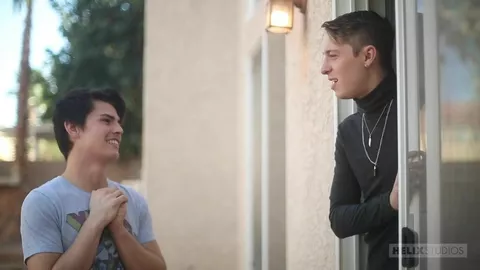 Amo de llaves caliente — Jacob Hansen & Seth Peterson