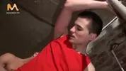 Le barman se fait démonter l’anus par un client
