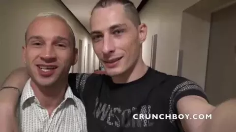 Bottom biondo giovane scopato duro da Viktor Rom