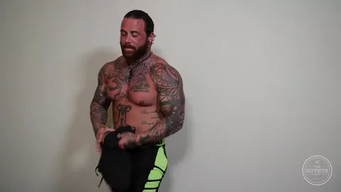 Rebel — Hipster tatuado bem masculino