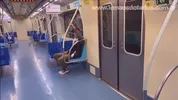 Chico guapo encontrado en el metro: mamada y polvo anal