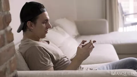 Il corriere è un gran scopatore! — Ace Quinn & Ethan Chase