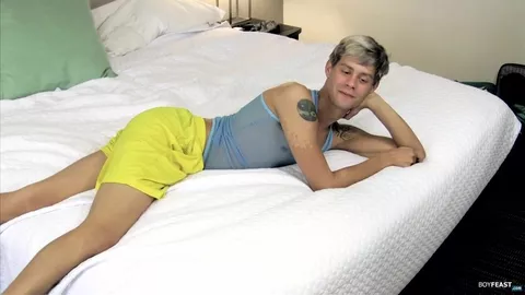 Jovencito pajillero sexy