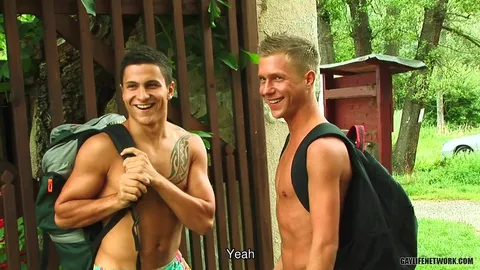 Trio hot avec un nudiste