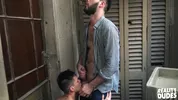 Un coin discret pour baiser dans le quartier