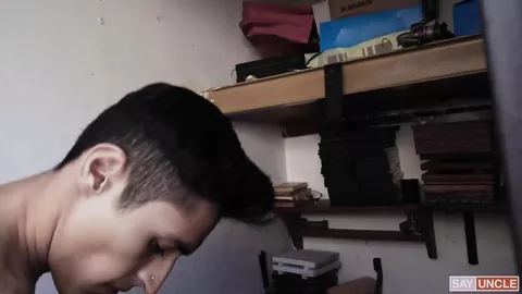 Le peintre a sorti son pinceau pour mon cul