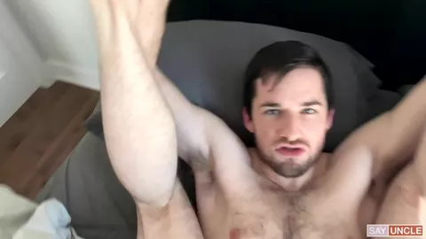 Strip-Poker unter Pornostars — Thyle Knoxx & Manuel Skye