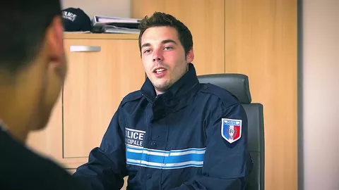 Ma cosa fa la polizia — Menoboy