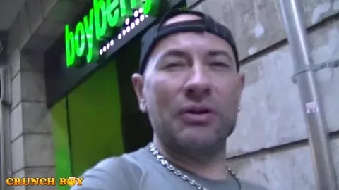 Los camareros de Boyberry Club Madrid follan en público