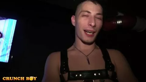 Backroom-Gangbang für Fabien & Jordan