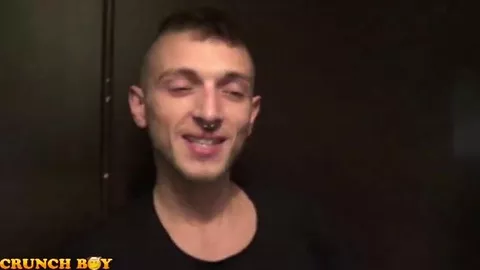 Roman Tik le estrena el culo a Carlos