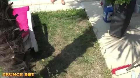 Je mate mon jeune voisin baiser un daddy