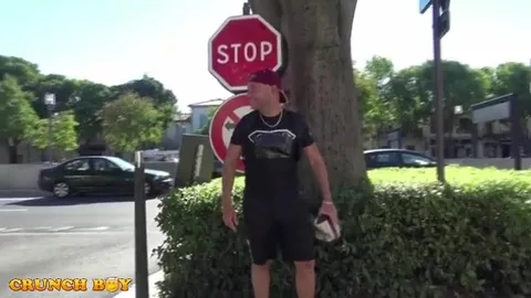 Gut bestückte Straßenkerle ballern im Keller