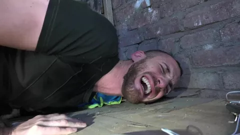 Rebeu domine un lascar de la cité