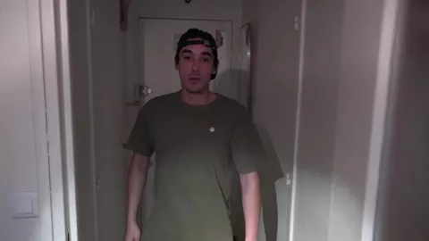 Sucia il tuo macho e porgi il culo