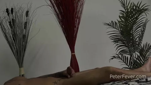 Asiático sarado levando forte por trás