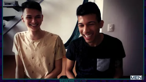 Calvin Banks se branle en team pendant que le couple Mr Twink & Mr Twunk baise