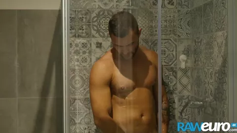 Junger rothaariger Bottom bekommt’s tief — Gerasim Spartak & Sammy Trakuza