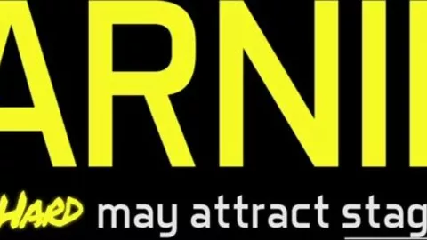 Bärtiger, viriler Kerl wichst