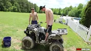 Baise exhib d'un jeune couple sur leur quad — Colby Chambers & Mickey Knox