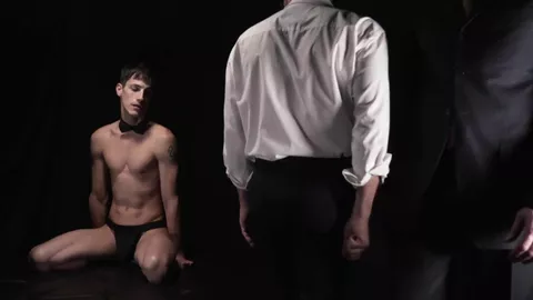 Bear défonce le petit cul d'une crevette