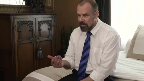 Bear défonce le petit cul d'une crevette