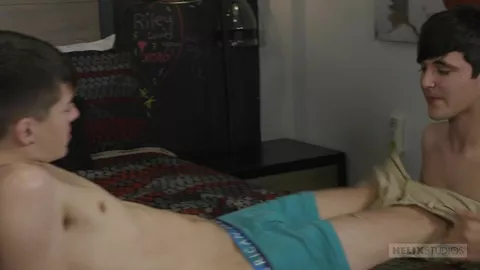 Nathan James & Cade Rivers em flip fuck em “Cade Gets Laid” — Helix Studios