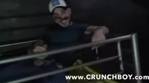 Gato de 25 ama detonar daddy peludo no clube