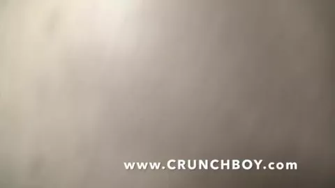 Valentino bañado en leche por Alexis CLARK en una backroom