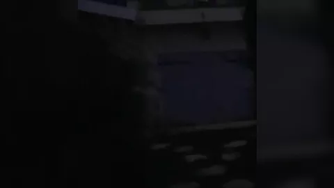 Filma i vicini mentre scopano