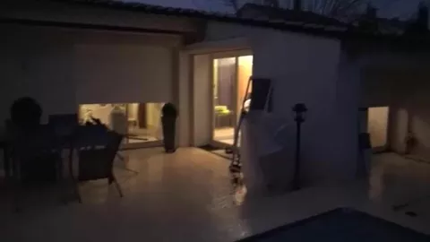 Graba a sus vecinos follando