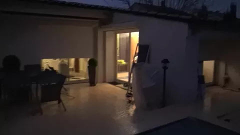 Filmo di nascosto i miei coinquilini che scopano