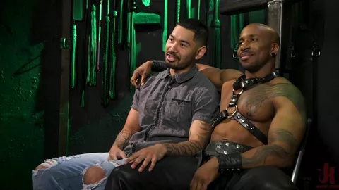 Oui Maître ! – Jon Darra soumis à l'étalon musclé Max Konnor
