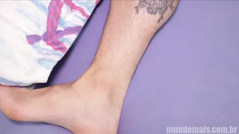 Hipster brésilien tatoué et sexy