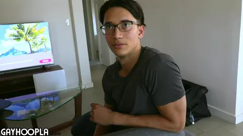 Athletischer Chemiestudent wichst sich einen