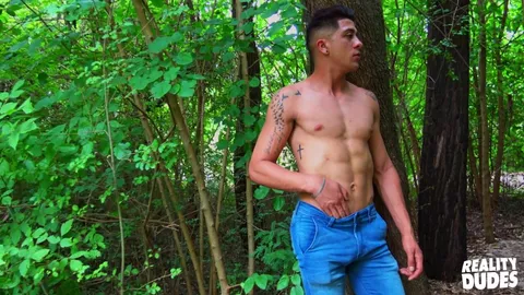 Dudes in Public 60 — Kräftiger Anal in der Dschungel — Jun & Leonel