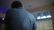 Grosses boules et longue queue sur la  table de billard – Ashtin Bates & Seth Peterson