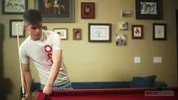 Grosses boules et longue queue sur la  table de billard – Ashtin Bates & Seth Peterson