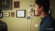 Grosses boules et longue queue sur la  table de billard – Ashtin Bates & Seth Peterson