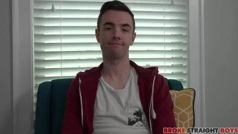 Lucas Ryder se pajea la polla