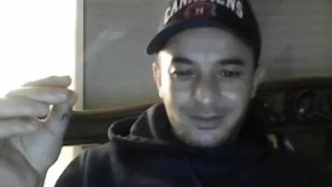 Arabischer Kiez-Typ mit schönem Schwanz on cam