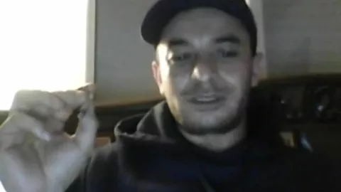 Ragazzo arabo di quartiere con bel cazzo in cam