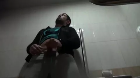 Joven beur mama en los baños