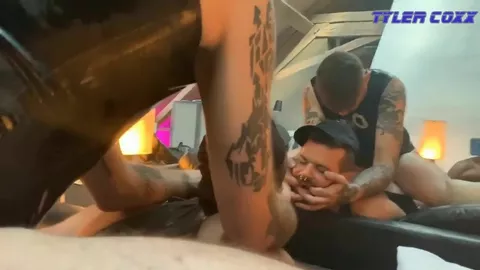 Tyler & Chris dosieren Mikes Arsch