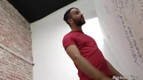 Role interracial nos gloryholes