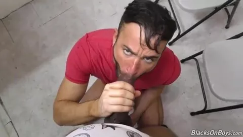 Role interracial nos gloryholes