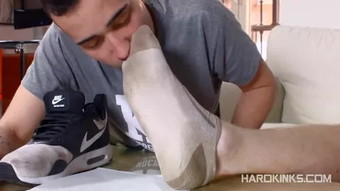 ¡Lame mis pies, cabrón!
