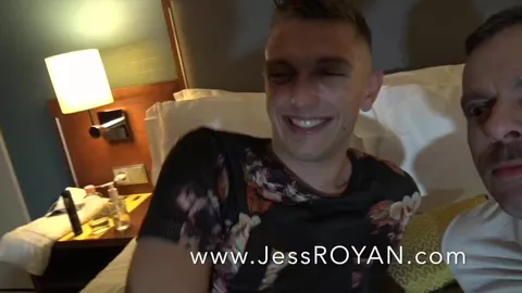 Roman Tik leva semente de um daddy parisiense