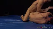 Nacktes Gay-Wrestling