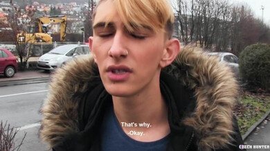 Étudiant de 18 ans rencontré à la sortie de son université